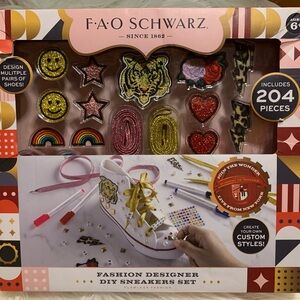 FAO SCHWARZ 204 piece fashion designer DIY set for Sneakers NIB SEALED